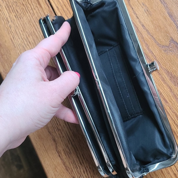 💚 3 for $10: Black woven clutch - Picture 4 of 6